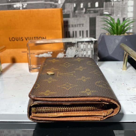 Authentic Louis Vuitton Monogram Bifold Zippy Wallet - Picture 8 of 10